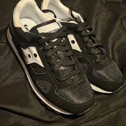 Brand New Saucony Shadow No Box Woman size 6.5