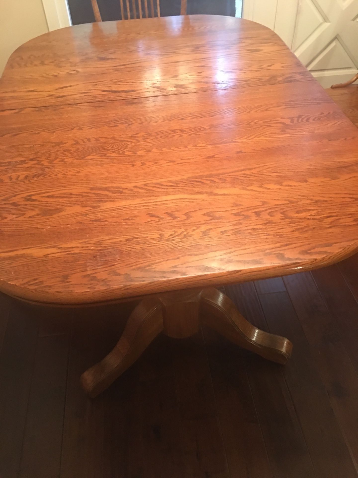 Colonial Dining / Kitchen Table and Chairs