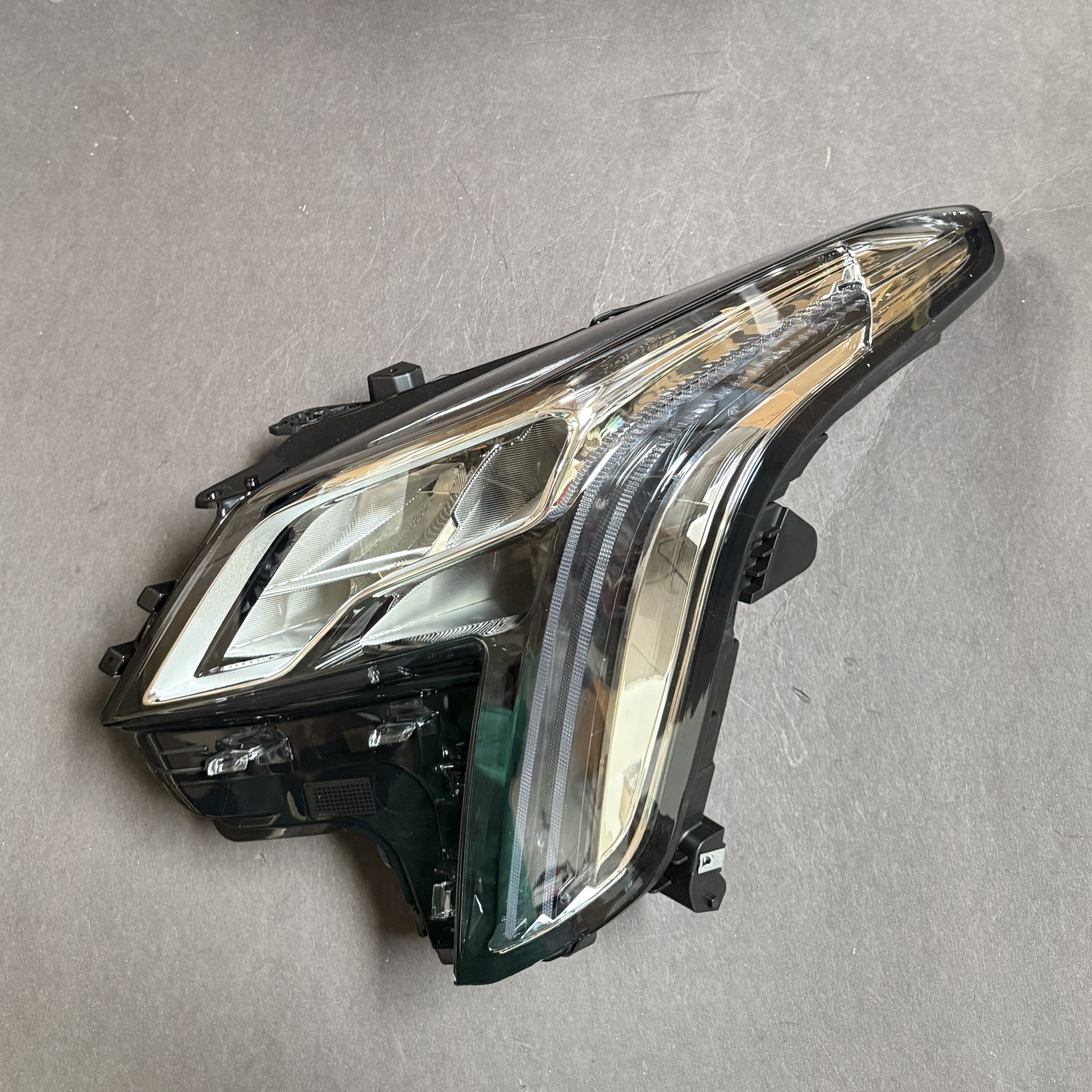 Headlight LED DRL Assembly 2018-2019 Cadillac XTS Chrome Clear Lens Driver Side Headlamp Light