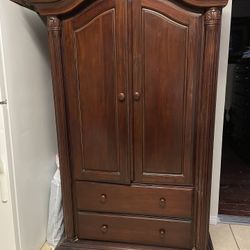 roperito y  dos cajones pura madera en exelentes condiciones  $100dls