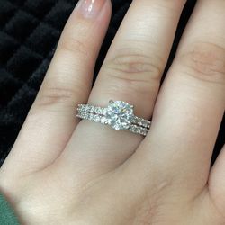 14k Gold Diamond Ring — Size 7.5