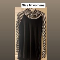 Size M Womens Turtle Neck 
