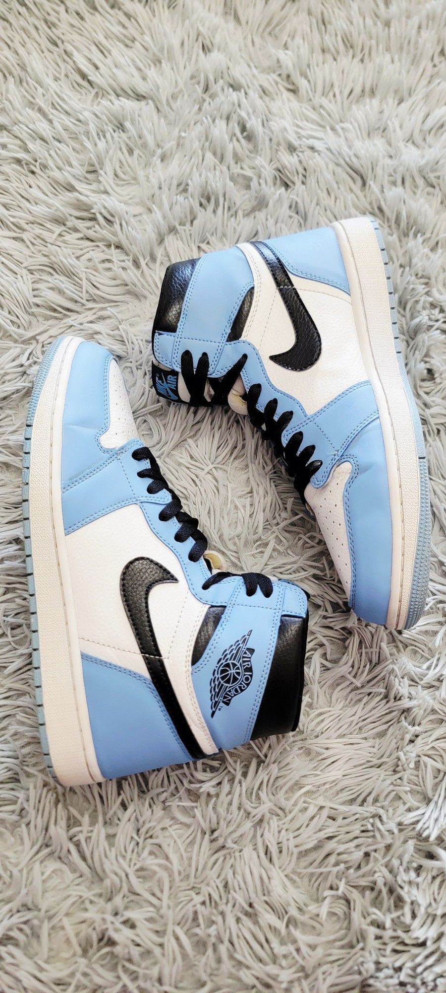 Size 10 Air Jordan 1 Retro High OG University Blue 555088-134.