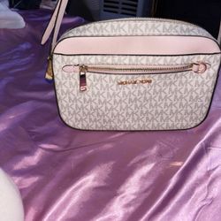 Jet Set Large Logo Crossbody Bag