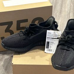 BLACK YEEZY 350 V2 Women’s 7 Mens 5.5
