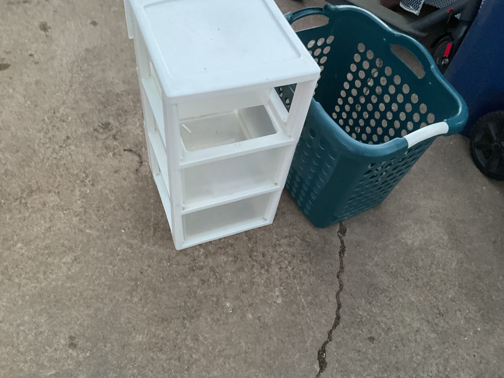 A Three Storage Draws, And Laundry Basket In Good Conditions (NO SHIPPING)