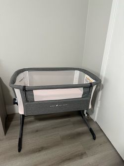 Baby bassinet (baby delight brand)