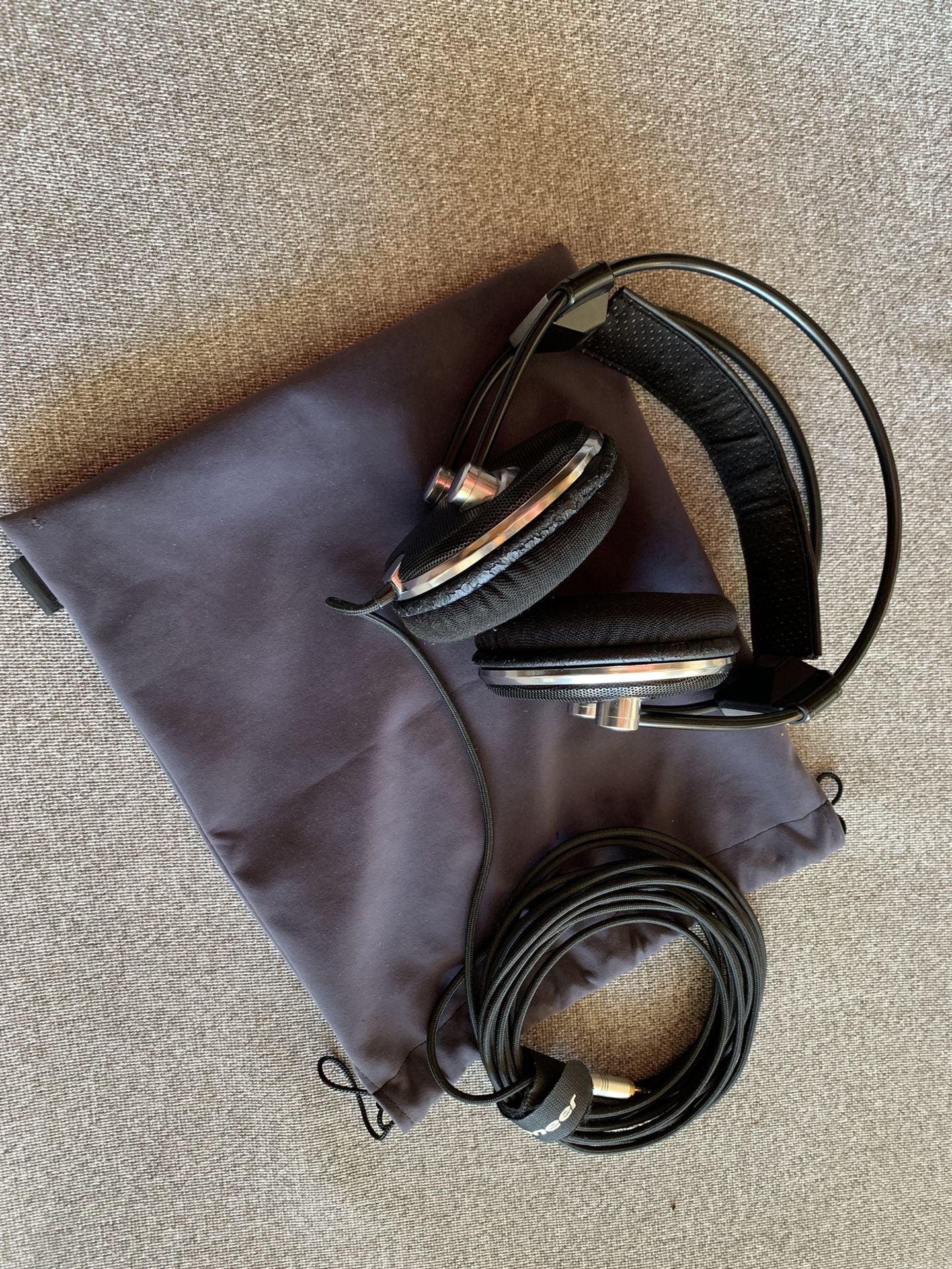 Pioneer SE-A 1000 (20ft Cable)