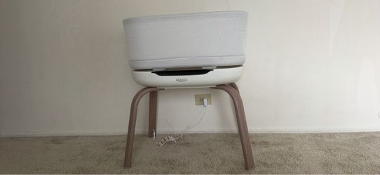 Graco Baby Crib for Sale 🛏️ Purchased brand new only 2 months ago. Excellent condition, very clean, and everything works perfectly. Like new!  Messag