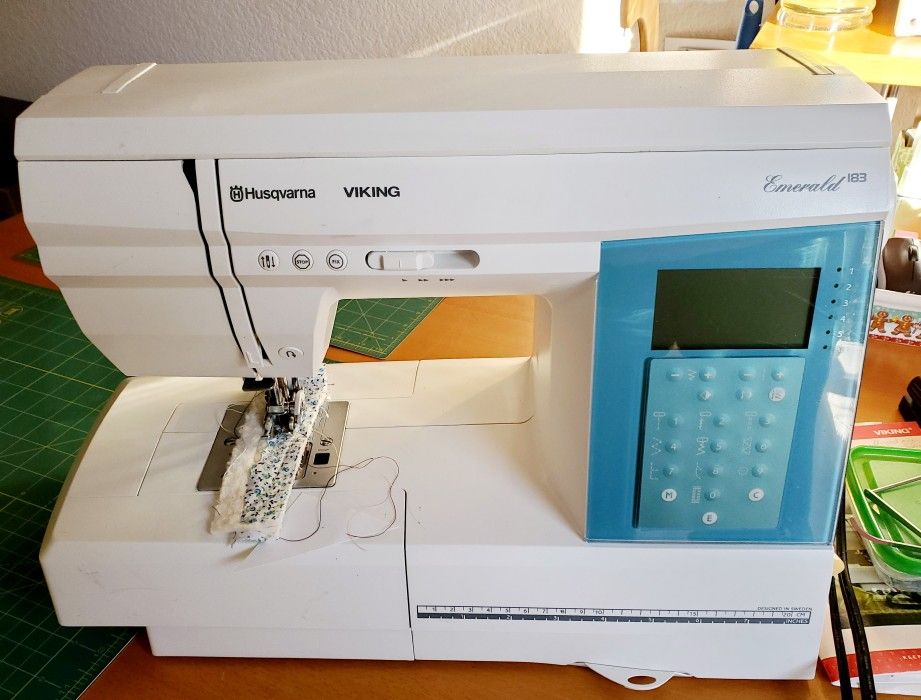 Husqvarna Viking Emerald 183 Sawing Machine
