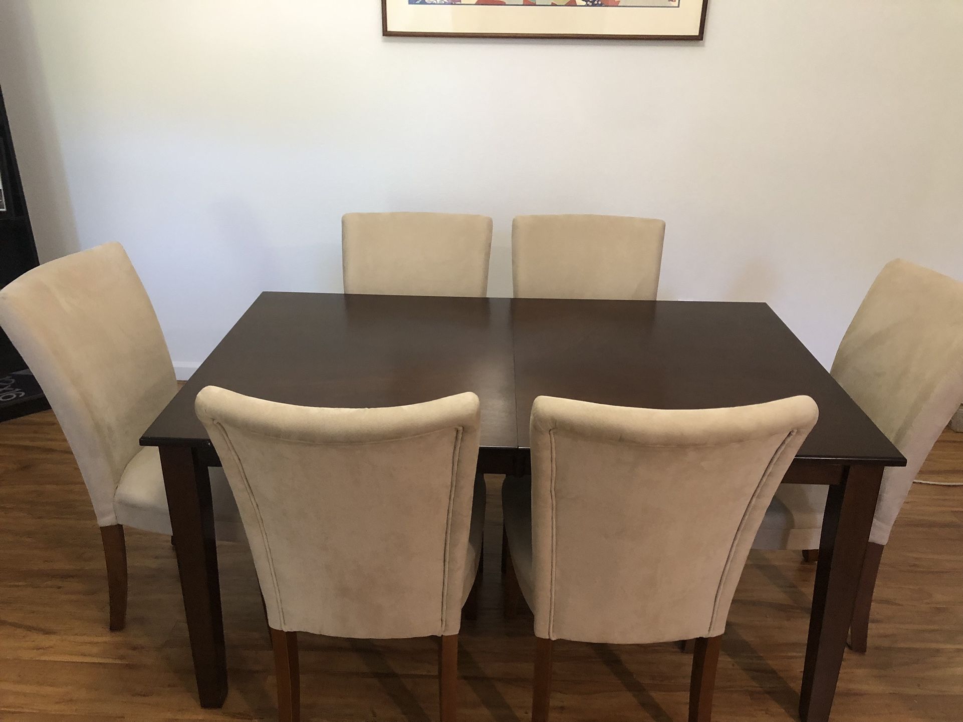 Dining Table & 6 Chairs