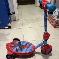 KIDS/TODDLER BUBBLE SPIDER-MAN SCOOTER