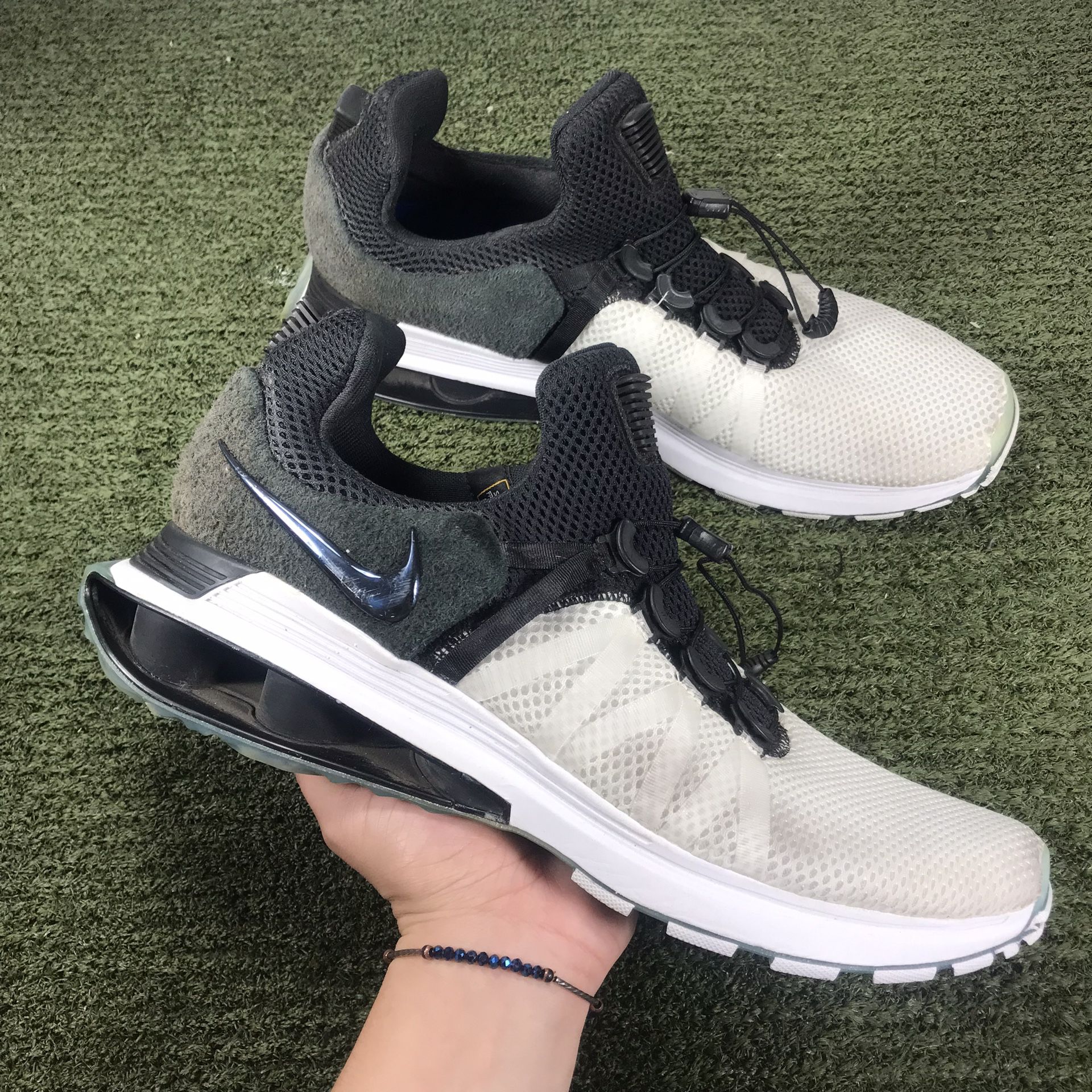 acoplador Descripción del negocio Resplandor Nike Men's Shox Gravity Running Shoes Size 13 Black White Mesh Sneakers for  Sale in San Diego, CA - OfferUp