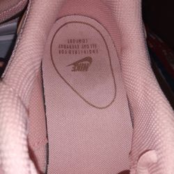  👟👟👍🏼 Nikes Women Shoes (Size 9) No Box