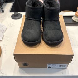 Black UGG Classic mini Boots Size 10T