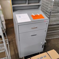 You Uline Deluxe Welded Shop Desk, Gray