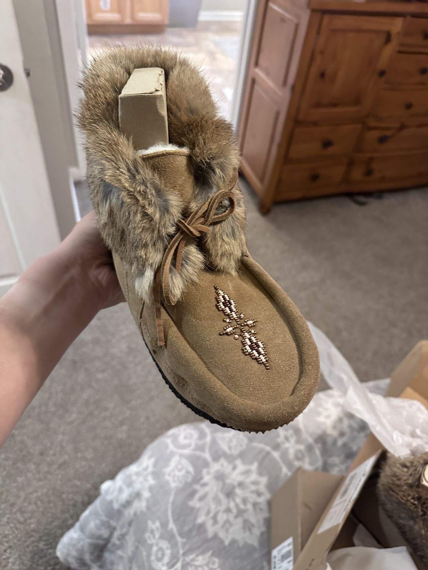Manitobah Authentic Moccasins Women’s Size 9
