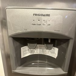 Frigidaire Refrigerator 