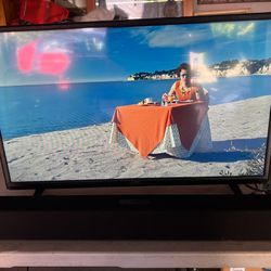 Tv And Sound Bar Vizio Smart Tv 32 Inches And Vizio Sound Bar MAKE AN OFFER 