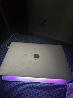 Gray MacBook Air 2020 13”