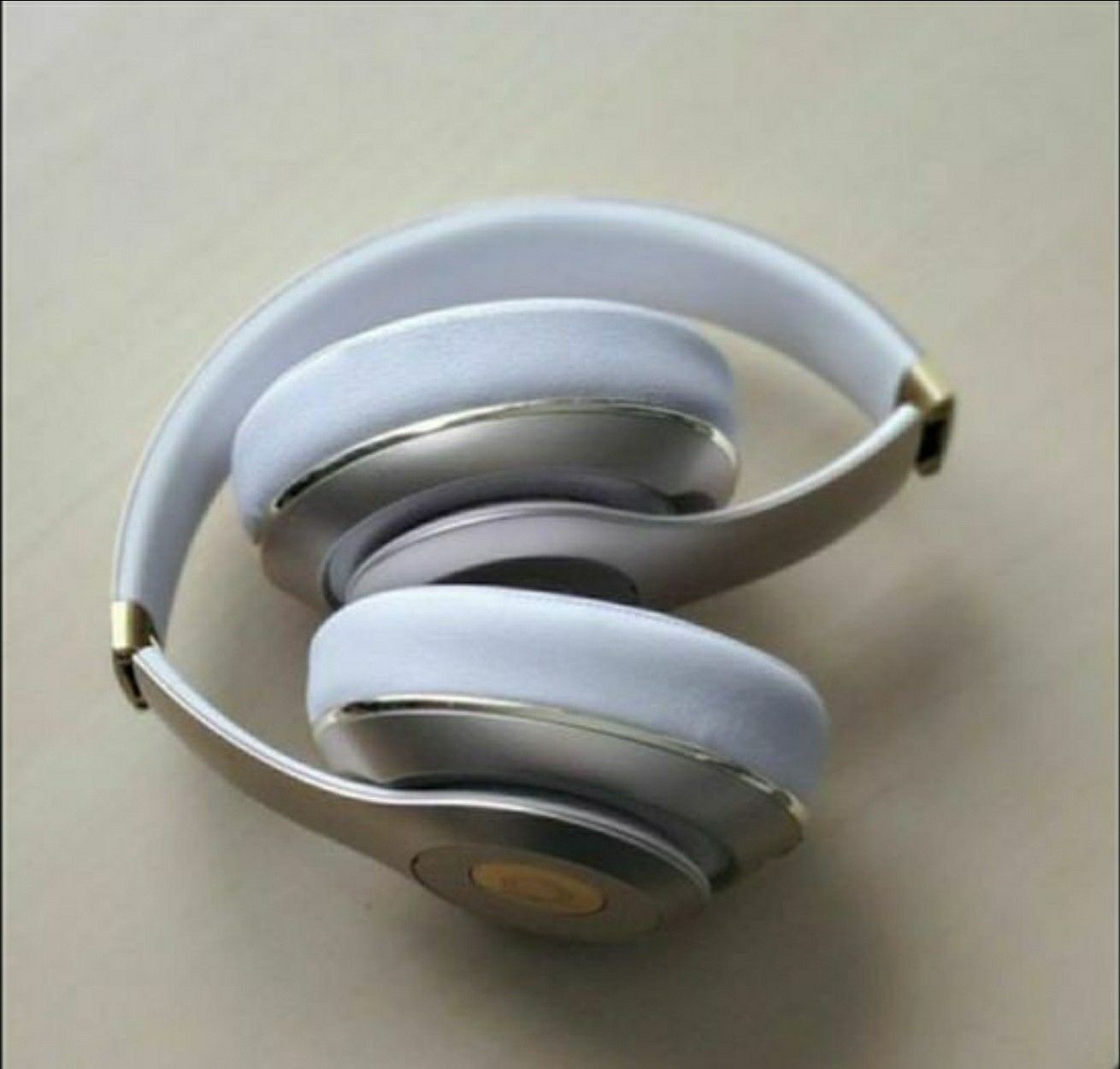 Beats Dr.Dre studio whireless Gold edition