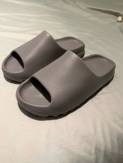 Yeezy Slides Size 11