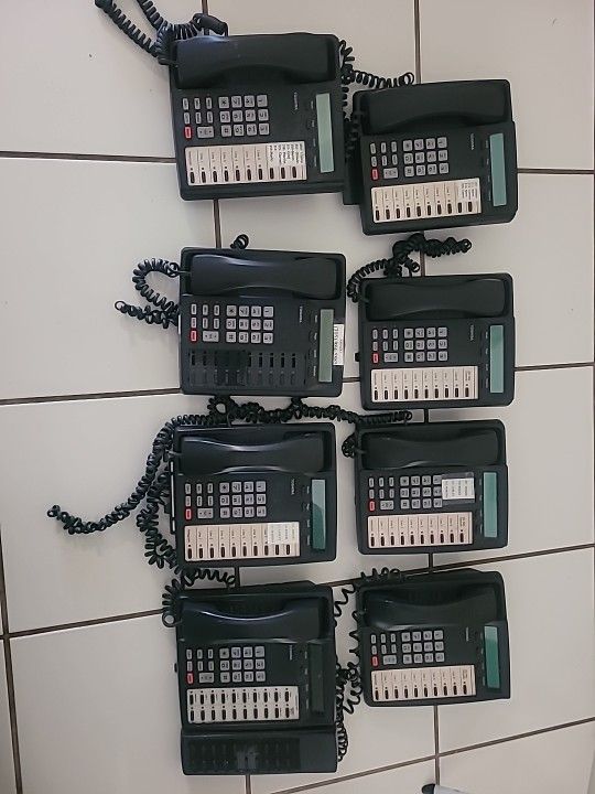 Toshiba Phone System w/Strata CTX100 wall System 8 phones