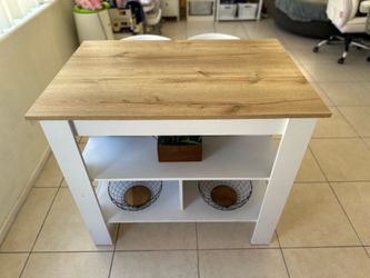 Kitchen Island with bar stools