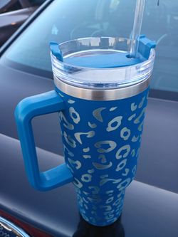 Insulated large mug with lid and straw