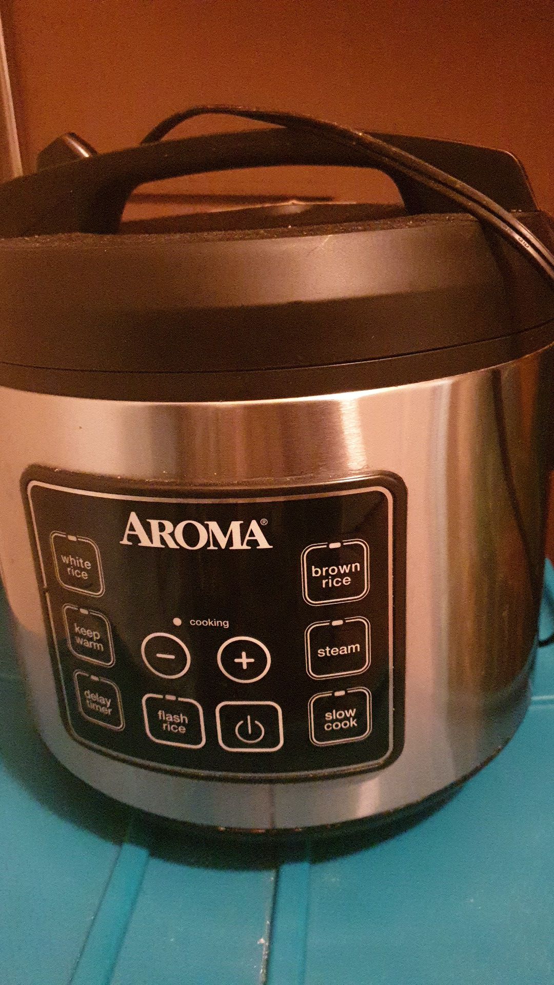 Aroma 6qtz electric cooker.