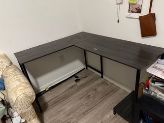 Corner desk