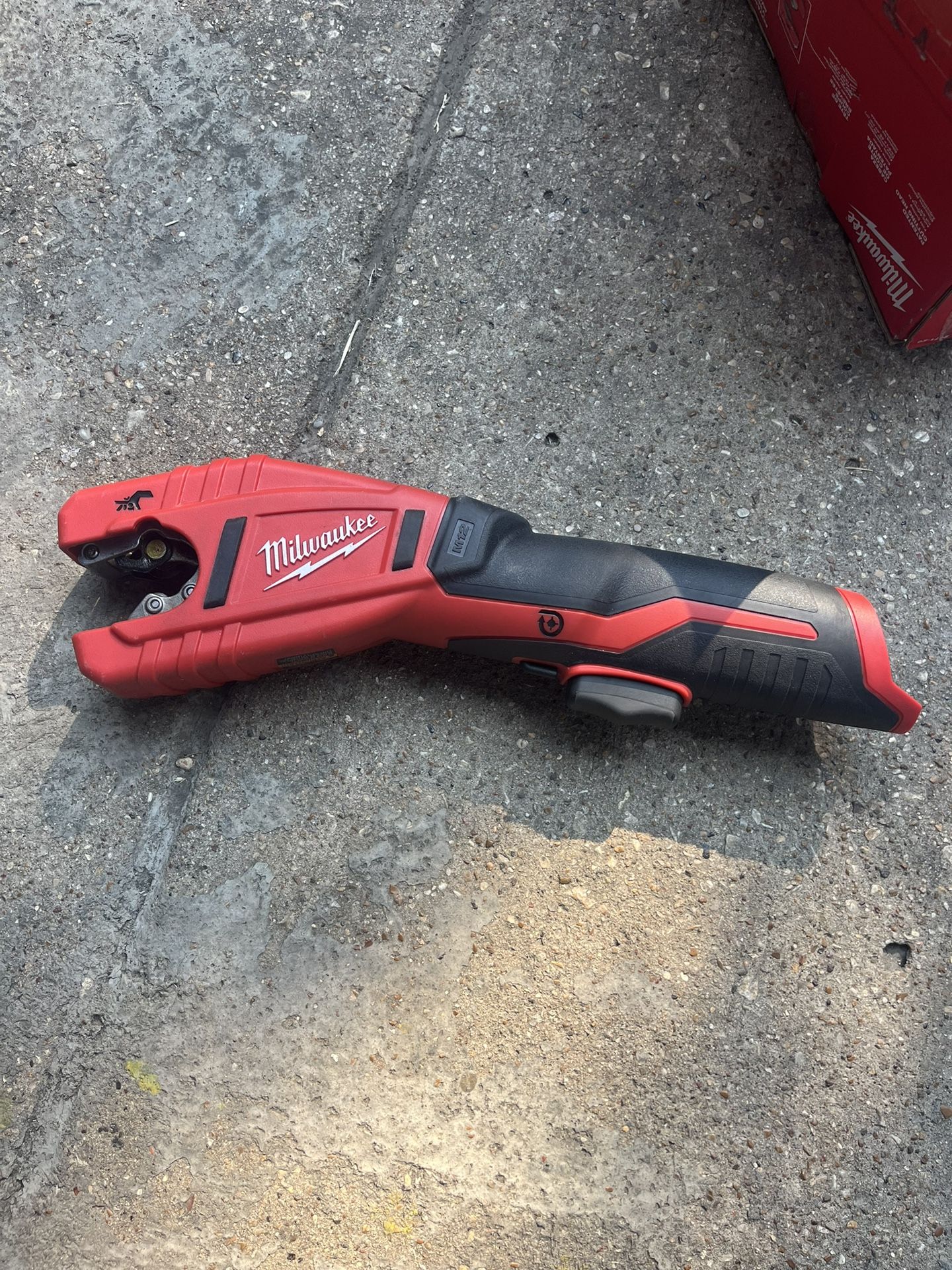 Milwaukee 12v Tubing Cutter (TOOL ONLY)