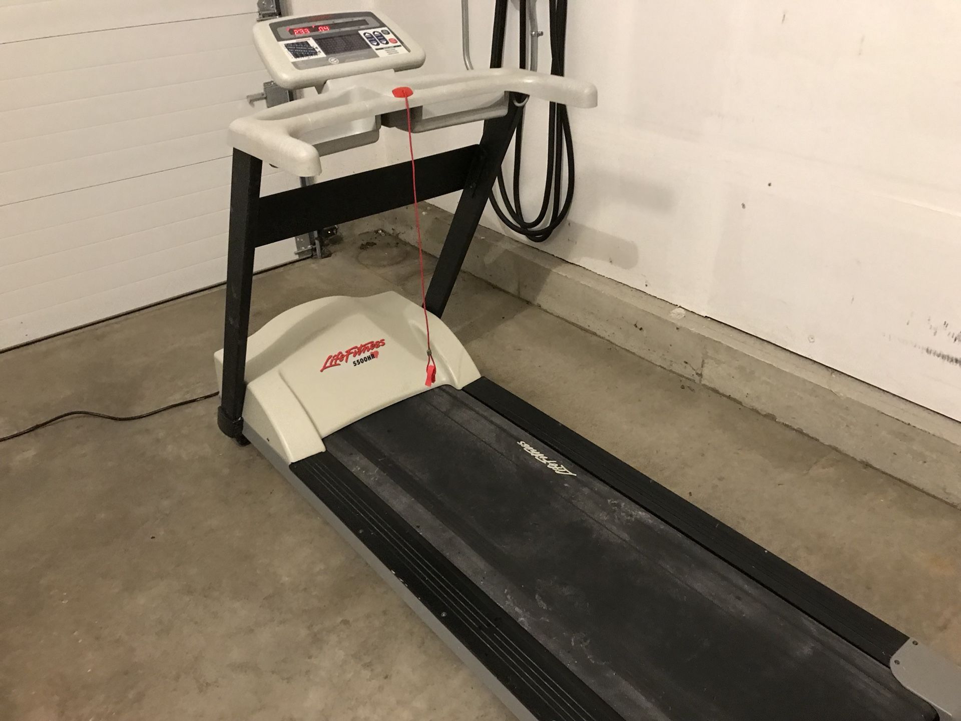 Life Fitness 5500HR Treadmill