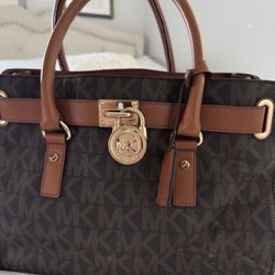 Beautiful MK Lg Purse 