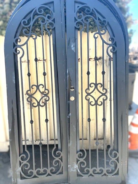 Large Steel Door / Barandal