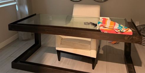 Glass/metal office desk