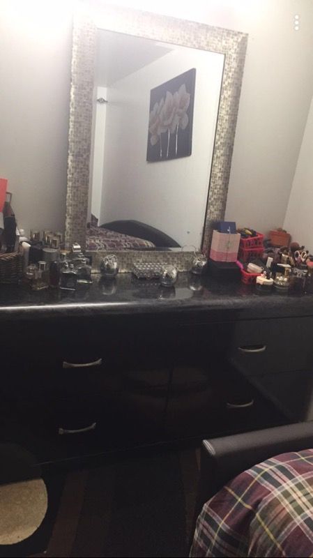 4 Jore cabinet and 2 two jore cabinets