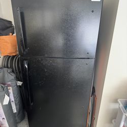Black Insignia 18.1 CU Top Freezer Refrigerator 
