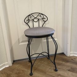 Metal vanity chair