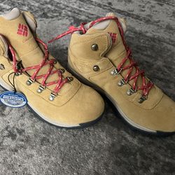 Columbia Yoncalla Suede Women’s Boots