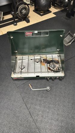 🔥 Coleman 3-Burner Propane Stove – Reliable & Ready for Action
