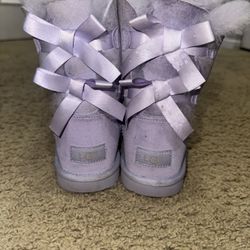 Beautiful Lavender Bailey UGGS Size 5