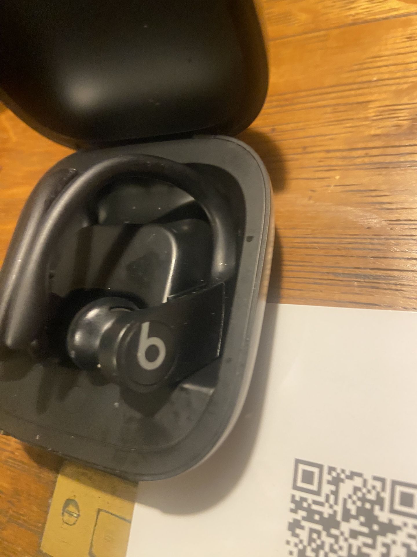 Bosé Powerbeats Earbuds With Charging Case