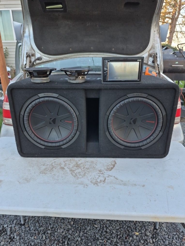 Subwoofer KICKERS 12" and ALPINE dor Speakers, PIONEER car Stereo.