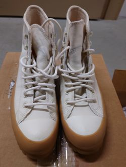 Converse Chuck Taylor All Star Lugged 2.0 Counter Climate Cream Boots .
Size:  7(Men's), 9(Women's).