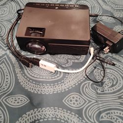 GPX 480p Projector