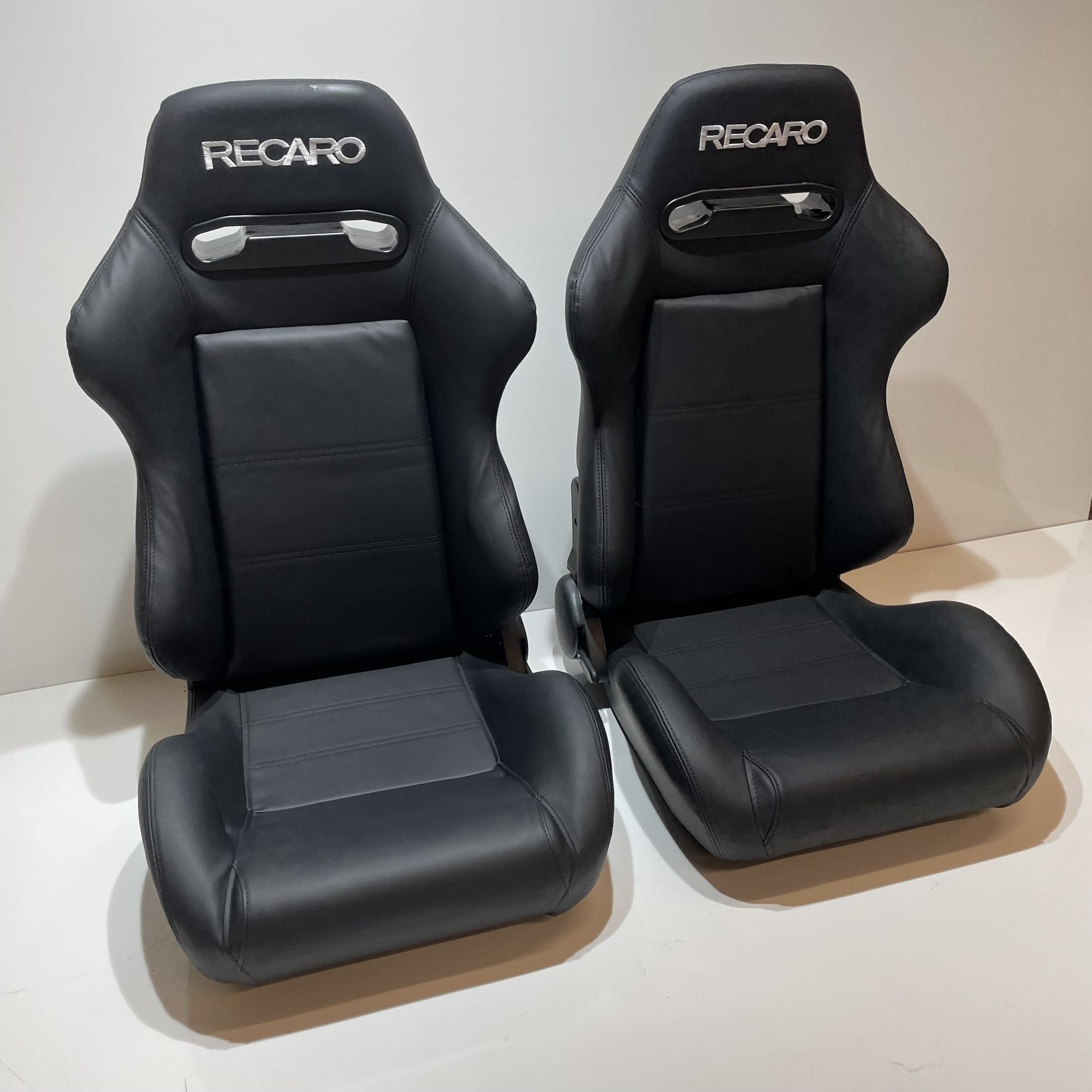 NEW Recaro Speed Style Premium Reclining Universal Bucket Racing Seats Black Leather Cushions  2X Seats for $1200  1X Seat for $600   Universal Fitmen