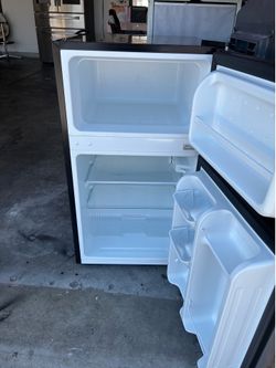Mini fridge