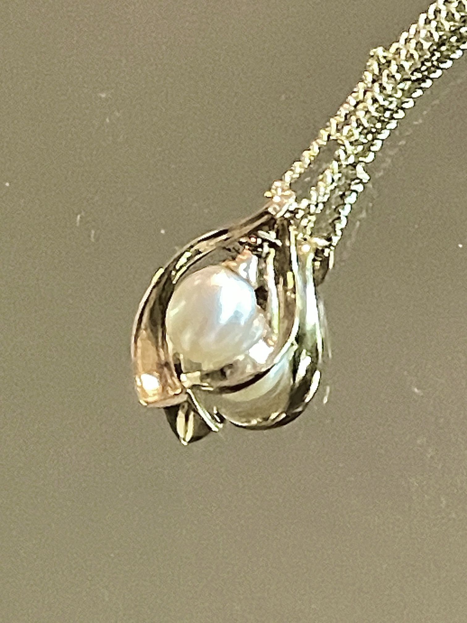 14KT GOLD DANGLING PEARL PENDANT 3.2 Gms
