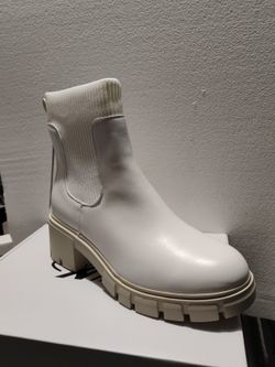 Athlefit Cream Colored Chelsea Boots
